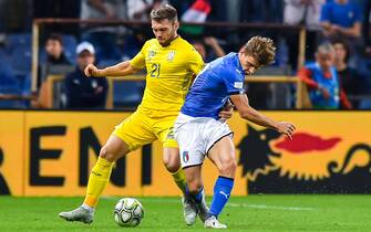 Italian Nicolò Barella and Ukrainian Oleksandr Karavaev (L) in action during the friendly soccer match Italy vs Ukraine at the Luigi Ferraris stadium in Genoa, Italy, 10 October 2018.
ANSA/SIMONE ARVEDA
