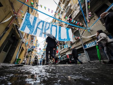 Continuano i preparativi in vista della festa scudetto a Napoli. Napoli 2 Maggio 2023. ANSA/CESARE ABBATE/