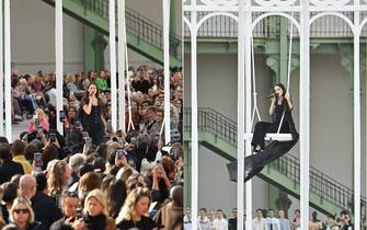 10-chanel-2025-paris-fashion-week-getty - 1