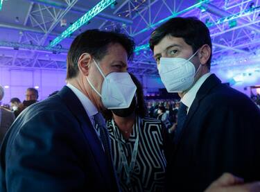 Giuseppe Conte e Roberto Speranza alla Fiera di Roma durante il XIX Congesso della CISL, Roma, 25 Maggio 2022. ANSA/GIUSEPPE LAMI