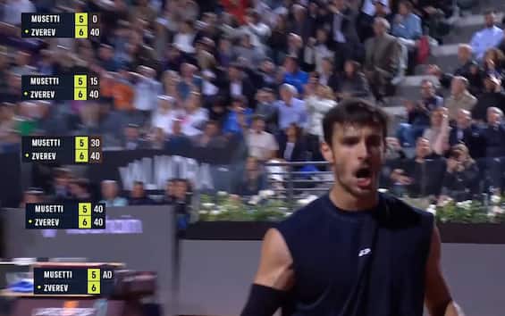 https://static.sky.it/editorialimages/1c4ade77ef1c831027f5ed87cd30f4b13b0b6024/skysport/it/tennis/video/2025/05/14/musetti-zverev-atp-roma-set-point-video/musetti-ser_point_ok.jpg?im=Resize,width=565