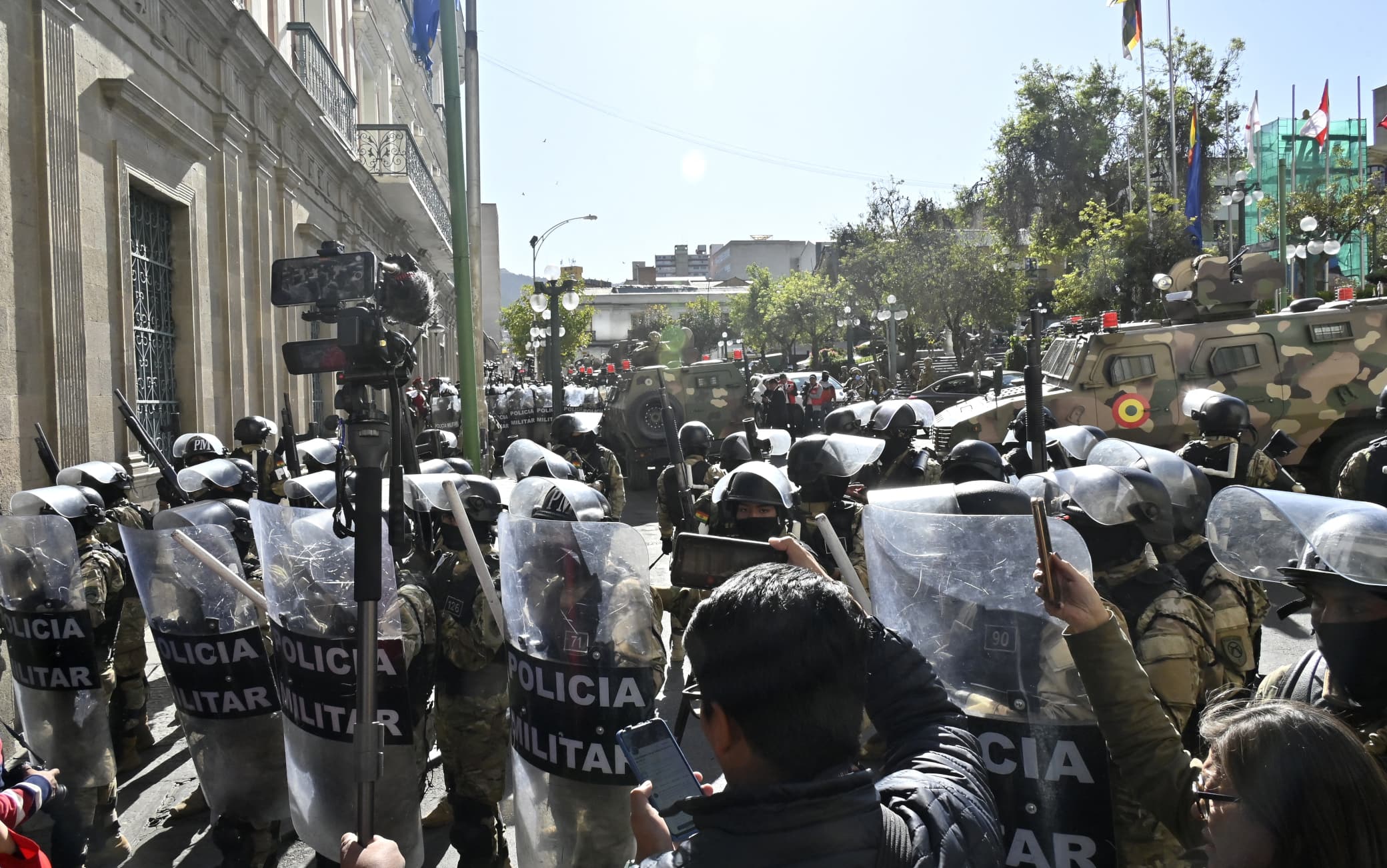 Militari irrompono nel palazzo del governo boliviano