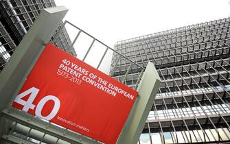 epa03913461 Exterior view of the European Patent Office during the celebration of the 40th anniversary of the European Patent Convention in Munich, Germany, 17 October 2013.  EPA/ANDREAS GEBERT