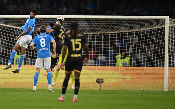https://static.sky.it/editorialimages/1c9d03d58261b9d3dcb1b402ae8c8de617e0ba71/skysport/it/calcio/serie-a/video/2025/05/12/napoli-genoa-commento-sky-calcio-club-di-canio/ipa_napoli_genoa.jpg?im=Resize,width=565