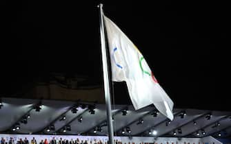 PARIS, FRANCE - JULY 26: The Olympic Flag is raised at Place du Trocadero during the opening ceremony of the Olympic Games Paris 2024 on July 26, 2024 in Paris, France.  (Photo by Hector Vivas/Getty Images)