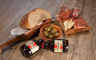 Sardinian raw ham. Sardinian raw pork sausage. Sardinian pecorino cheese plate. Olives. Whole grain bread. unfiltered Ichnusa beer. Sardinia. Italy. Europe. (Photo by: Enrico Spanu/REDA&CO/Universal Images Group via Getty Images)