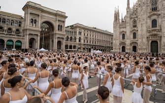 roberto bolle ondance milano duomo ballo in bianco