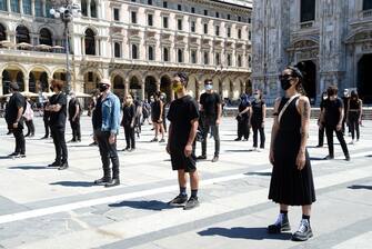 Flash Mob in Piazza Duomo degli artisti e dipendenti dello spettacolo