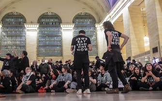 NEW YORK, US - OCTOBER 27: Thousands of Jews and allies hold an emergency sit-in, demanding a ceasefire in Gaza at New York's Grand Central Station on October 27, 2023. (Photo by Selcuk Acar/Anadolu via Getty Images)