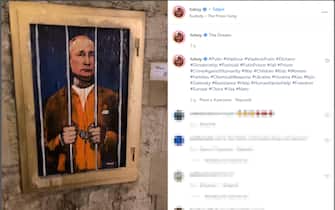 L'opera di TvBoy a Barcellona con Putin dietro le sbarre