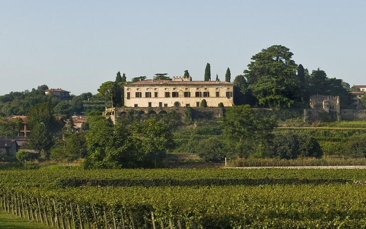 Bornato Castle. Franciacorta. Lombardy. Italy. (Photo by: Giovanni Mereghetti/Education Images/Universal Images Group via Getty Images)