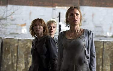 FILM - SILENT HILL - 2006 - FOTO DI SCENA - Tanya Allen, Laurie Holden, Radha Mitchell
REGIA di Christophe Gans (CINEMA Tanya Allen, Laurie Holden ATTORE ATTORI ATTRICE ATTRICI SET CINEMATOGRAFICO FILM - SILENT HILL - 2006 - FOTO DI SCENA AMERICANO FRANCESE CANADESE Radha Mitchell)