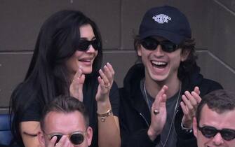 13_timothee_chalamet_kylie_jenner_bacio_ipa - 1