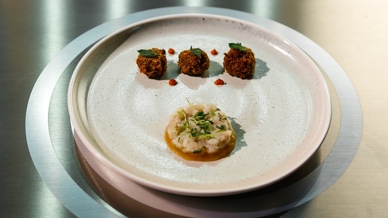 "Polpette di melanzane fritte con pesce spada marinato" di Ollivier