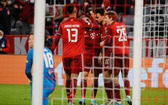 epa09811337 Munich's Leroy Sane (C) celebrates with team mates after scoring a goal during the UEFA Champions League round of sixteen, second leg soccer match between FC Bayern Munich and RB Salzburg in Munich, Germany, 08 March 2022.  EPA/RONALD WITTEK