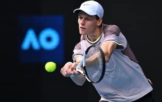 epa11093367 Jannik Sinner of Italy in action against Karen Khachanov of Russia during their 4th round match of the 2024 Australian Open at Melbourne Park in Melbourne, Australia, 21 January 2024.  EPA/LUKAS COCH AUSTRALIA AND NEW ZEALAND OUT