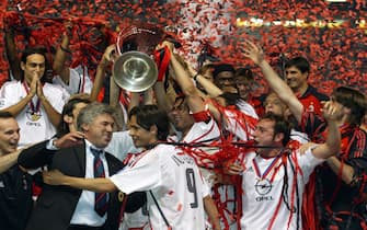 AC Milan players celebrate with their coach Carlo Ancelotti (L) after receiving the Champions League trophy  after their Champions League soccer final in Manchester, Wednesday 28 May 2003. AC Milan defetaed Juve 3-2 after penalty shootout to win the European Champion Club's Cup trophy for the sixth time in their history.   EPA-PHOTO/EPA/GERRY PENNY