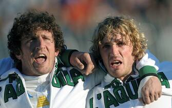 Italy's brothers Mauro (L) and Mirco Bergamasco sing their national song before their test match Italy vs Samoa in Del Duca stadium in Ascoli on November 28, 2009. AFP PHOTO / CHRISTOPHE SIMON (Photo credit should read CHRISTOPHE SIMON/AFP via Getty Images)