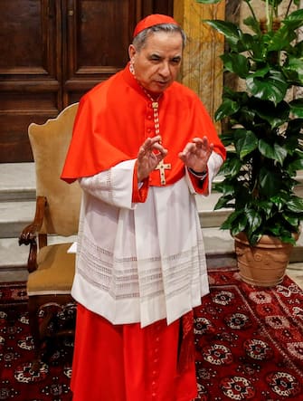 1275173 : (Fabio Frustaci / EIDON), 2018-06-28  Roma  -  - Courtesy visit of relatives following a consistory - Newly cardinal, Giovanni Angelo Becciu, attends the courtesy visit of relatives following a consistory for the creation of new cardinals on June 28, 2018 in Vatican, June 28, 2018. FABIO FRUSTACI
