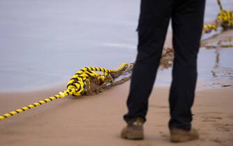 An employee stands as he lays an undersea fiber optic cable at Arrietara beach near the Spanish Basque village of Sopelana on June 13, 2017.  
Facebook and Microsoft have paired up to run a giant underwater cable dubbed Marea (tide) that will stretch from Virginia in the US to Bilbao, Spain, crossing some 6,600 kilometers of ocean. / AFP PHOTO / ANDER GILLENEA        (Photo credit should read ANDER GILLENEA/AFP via Getty Images)