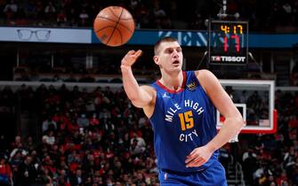 CHICAGO, IL - DECEMBER 6: Nikola Jokic #15 of the Denver Nuggets passes the ball during the game against the Chicago Bulls on December 6, 2021 at United Center in Chicago, Illinois. NOTE TO USER: User expressly acknowledges and agrees that, by downloading and or using this photograph, User is consenting to the terms and conditions of the Getty Images License Agreement. Mandatory Copyright Notice: Copyright 2021 NBAE (Photo by Jeff Haynes/NBAE via Getty Images)