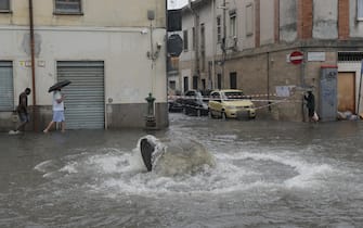 Strade chiuse e allagamenti a causa del maltempo che ha provocato l esondazione del fiume Lambro tra il quartiere di Ponte Lambro a Milano e la frazione Linate di Peschiera Borromeo, 05 Settembre 2024. /// Roads closed and flooding due to bad weather that caused the Lambro river to overflow between the Ponte Lambro district of Milan and the Linate district of Peschiera Borromeo, Italy, 05 September 2024.ANSA/ANDREA CANALI