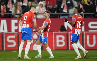 epa11036490 Girona striker Artem Dovbyk celebrates with Yan Couto (C) and Savio Moreira (R) after scoring the 1-0 goal during the Spanish LaLiga match between Girona FC and Alaves, in Girona, Spain, 18 December 2023.  EPA/Siu Wu