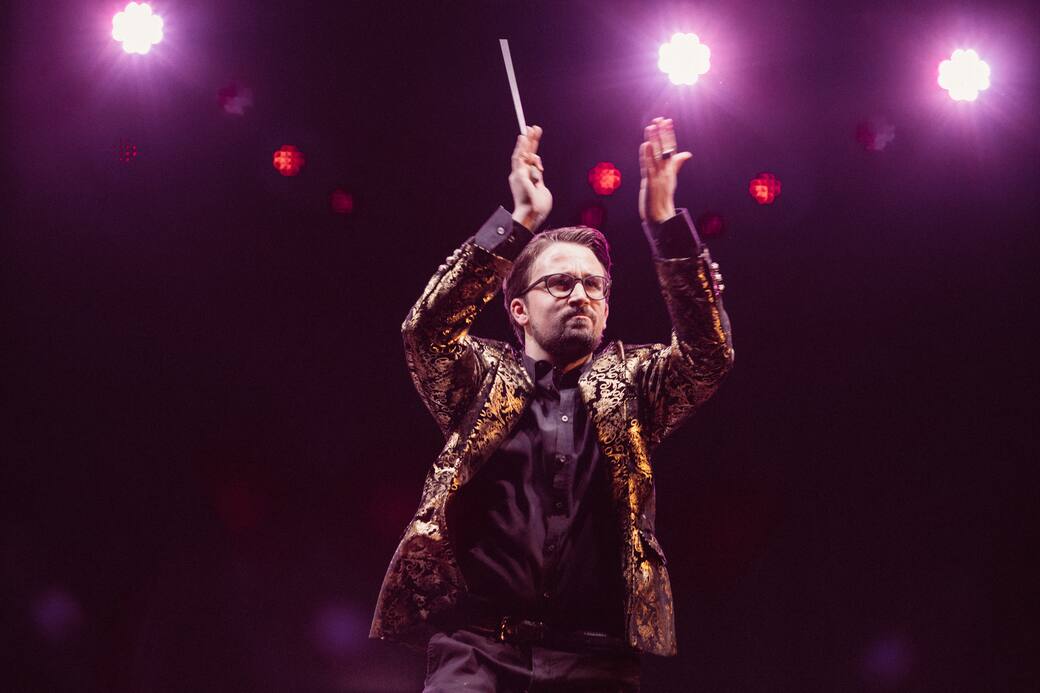Simone-Tonin_Direttore-dorchestra_Gaga-Symphony-Orchestra_2018_ph.-Riccardo-Carraro.jpg