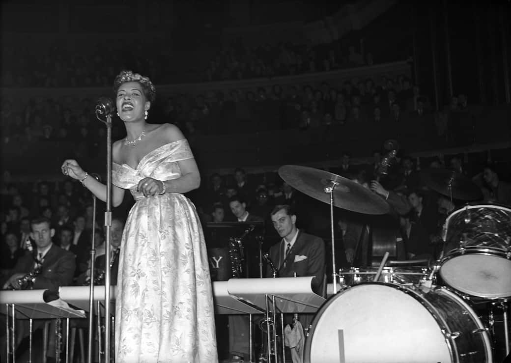 Photographic_negative_Billie_Holiday_at_the_Albert_Hall_England_1954._Photo_Harry_Hammond_©_Victoria_and_Albert_Museum_London.jpg
