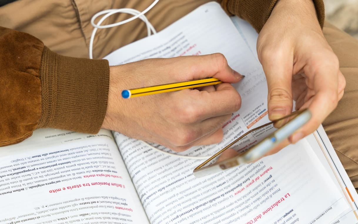 scuola 8 studenti su 10 usano l ia ma i prof non lo sanno lo studio