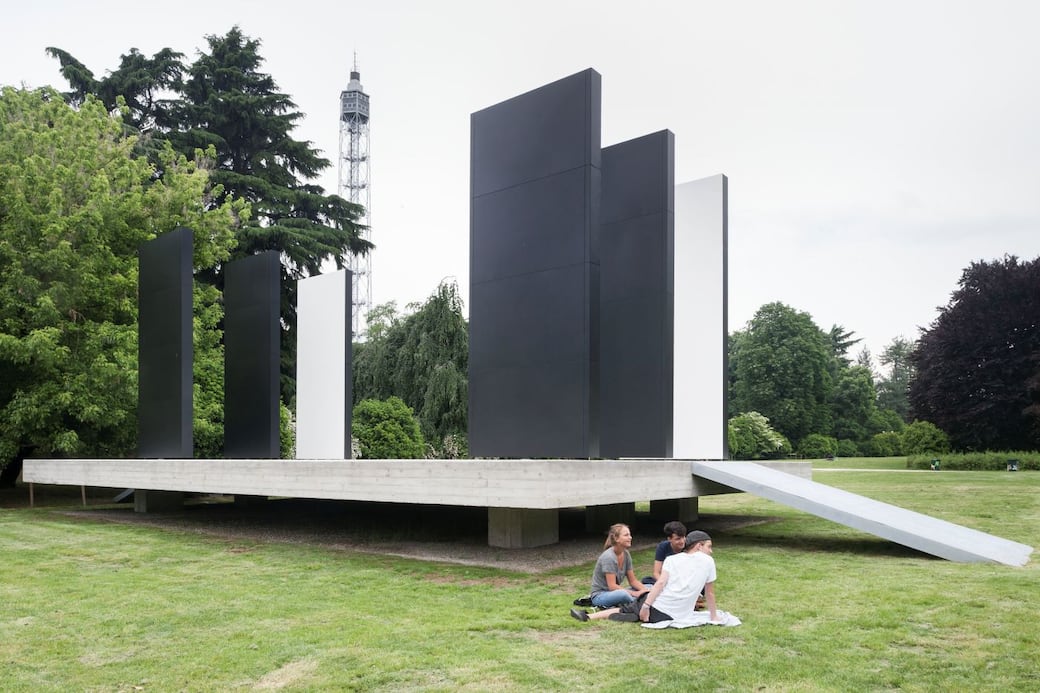 Paola Di Bello, Teatro Continuo di Alberto Burri, Parco Sempione, Milano, 2015, courtesy l'artista e nctm e l’arte