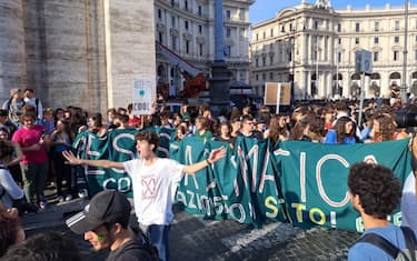 Ragazzi durante la manifestazione Fridays for Future, Roma, 6 ottobre 2023. ANSA/ STEFABO SECONDINO