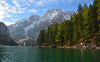 Il lago di Braies. ANSA/UFF STAMPA PROVINCIA AUTONOMA DI BOLZANO ++NO SALES, EDITORIAL USE ONLY++