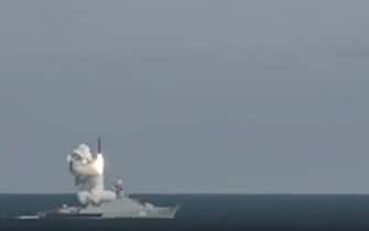 epa09772201 A handout still image taken from handout video made available by the Russian Defence ministry press-service shows a Russian navy ship launches a domestic surface ship and submarine-launched anti-ship missile 3M54 Kalibr/Klub during the Russian strategic deterrence forces exercises in Russia, 19 February 2022. Russian President Vladimir Putin opens exercises of the Russian strategic deterrence forces with launches of the ballistic missiles. Russian Navy ships of the Northern and Black Sea Fleets launched 'Kalibr' cruise missiles and 'Zirkon' hypersonic missiles at sea and ground targets during scheduled exercises of the strategic deterrence forces on Saturday. The 'Yars' intercontinental ballistic missile was launched from Plesetsk at the Kura training ground.  EPA/RUSSIAN DEFENCE MINISTRY PRESS SERVICE / HANDOUT  HANDOUT EDITORIAL USE ONLY/NO SALES