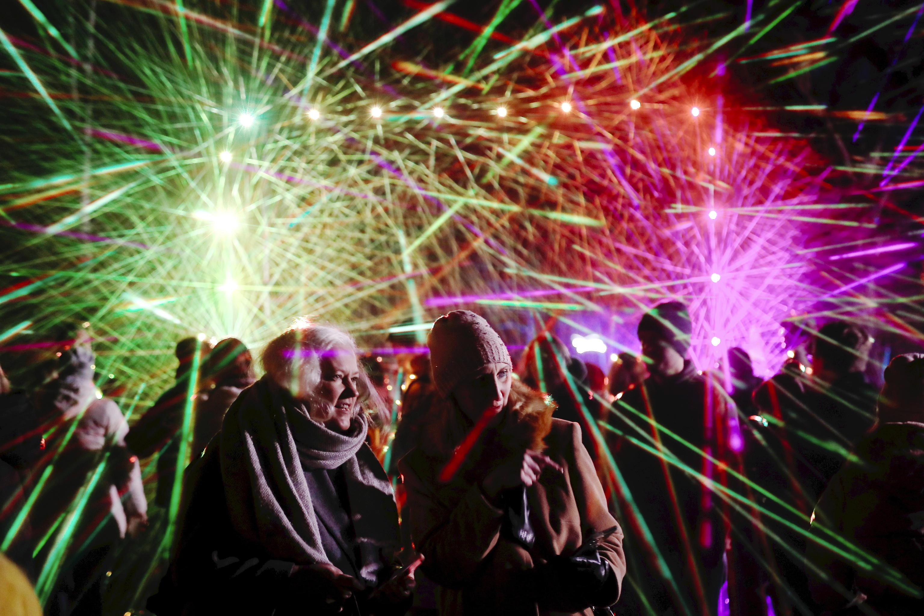 Auguri di buon anno, frasi e immagini da inviare a Capodanno 2025 Sky