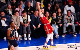 INDIANAPOLIS, INDIANA - FEBRUARY 18: Stephen Curry #30 of the Golden State Warriors and Western Conference All-Stars reacts in the fourth quarter against the Eastern Conference All-Stars during the 2024 NBA All-Star Game at Gainbridge Fieldhouse on February 18, 2024 in Indianapolis, Indiana. NOTE TO USER: User expressly acknowledges and agrees that, by downloading and or using this photograph, User is consenting to the terms and conditions of the Getty Images License Agreement. (Photo by Justin Casterline/Getty Images)