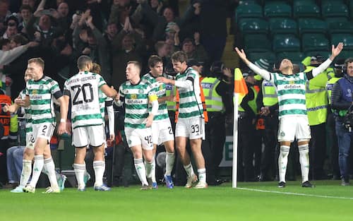 epa10939280 Luis Palma (R) of Celtic celebrates after scoring his team's second goal during the UEFA Champions League Group E match between Celtic Glasgow and Atletico Madrid in Glasgow, Britain, 25 October 2023.  EPA/ROBERT PERRY