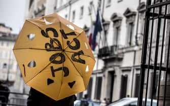 Ombrello con la scritta Jobs Act