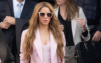 Singer Shakira (2l) with her lawyers, Pau Molins (1l), Miriam Company (1r), on her arrival at the Audiencia Nacional on the day her trial begins, on November 20, 2023, in Barcelona, Catalonia, Spain. Shakira's trial for allegedly defrauding the tax authorities of 14.5 million euros begins today. The court expects the trial to last for 12 sessions spaced from Monday, November 20 until Thursday, December 14, where 117 witnesses and eight experts will be called to testify and answer questions from the defense and the prosecution, the State Attorney's Office and the Generalitat. Among the witnesses summoned are workers who attended Shakira in Barcelona in beauty salons, hairdressers, bars, hotels and restaurants, and other employees such as her personal driver, two gynecologists, her zumba and fitness teachers and her stylist, as well as Shakira's neighbors or doormen, among others. The artist is facing a request for a sentence of eight years and two months in prison, after allegedly committing six crimes against the Treasury between 2012 and 2014, and in addition to the prison sentence the Prosecutor's Office demands to fine the artist with 23.8 million euros. Photo by Europa Press/ABACAPRESS.COM