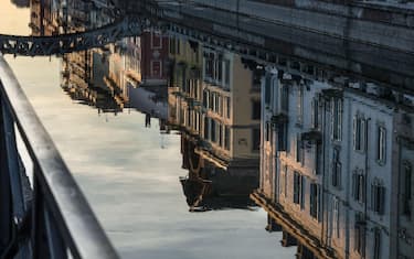 890 euro per una stanza sui Navigli