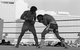 LAS VEGAS - SEPTEMBER 26,1981: Roberto Duran (L) throws a punch against Luigi Minchillo during the fight at Caesars Palace in Las Vegas, Nevada. Roberto Duran won by a UD 10. (Photo by: The Ring Magazine via Getty Images) 