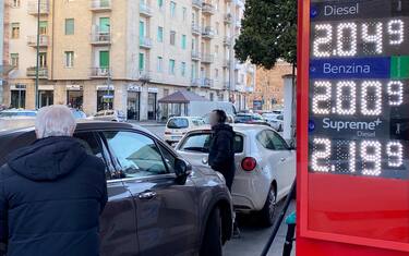 Distributori di carburante "Pompe bianche" a Torino, 13 gennaio 2023 ANSA/ALESSANDRO DI MARCO