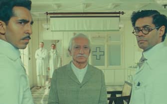 Roald Dahl's The Wonderful Story of Henry Sugar (L-R) Dev Patel as Dr. Chatterjee, Sir Ben Kingsley as Imdad Khan and Richard Ayoade as Dr. Marshall in Roald Dahl's The Wonderful Story of Henry Sugar. Cr. Netflix ©2023