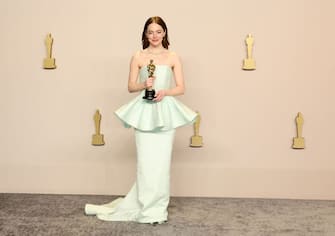 HOLLYWOOD, CALIFORNIA - MARCH 10: Emma Stone, winner of the Best Actress in a Leading Role award for â  Poor Thingsâ  , poses in the press room during the 96th Annual Academy Awards at Ovation Hollywood on March 10, 2024 in Hollywood, California. (Photo by Arturo Holmes/Getty Images)
