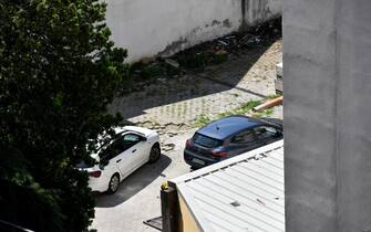 Il cortile dell'ex hotel Astor visto dall'alto da dove il 10 giugno è scomparsa Cataleya, la bambina peruviana di 5 anni,  a Firenze, Italia, 19 Giugno 2023.

The courtyard of the former Astor hotel seen from above from where Cataleya, the 5-year-old Peruvian girl, disappeared on June 10, in Florence, Italy, June 19, 2023.
ANSA/CLAUDIO GIOVANNINI