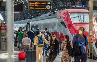 Milano. Stazione Centrale riapertura delle Regioni partenze in treno Fase 3