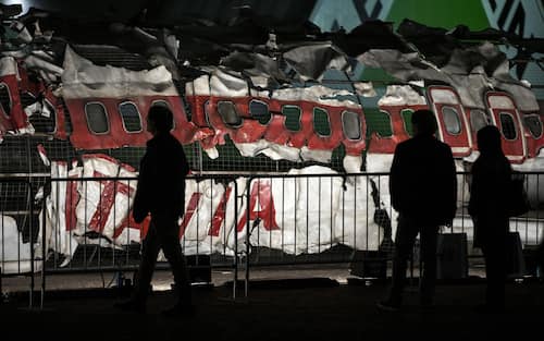 La riproduzione dell'aereo della compagnia Itavia DC-9 esploso sui cieli di Ustica, esposto al centro commerciale Porte di Roma, 25 marzo 2016 a Roma. ANSA/ MASSIMO PERCOSSI