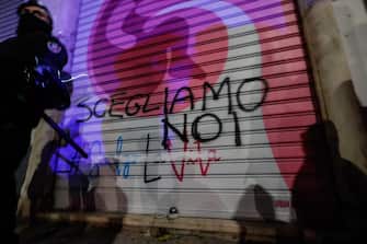 Protesta sotto la sede di Provita durante il corteo 'Non una di meno'  manifestazione contro la violenza sulle donne, Roma, 25 Novembre 2023. ANSA/GIUSEPPE LAMI