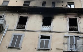 L'edificio dove ieri sera una donna di 48 anni si è lanciata dal quinto piano peper fuggire all'incendio divampato la scorsa notte nel suo palazzo, in viale Abruzzi 64, a Milano, ed è morta qualche ora dopo essere stata trasportata in condizioni gravissime in ospedale, Milano, 5 giugno 2025. ANSA/DANIEL DAL ZENNARO