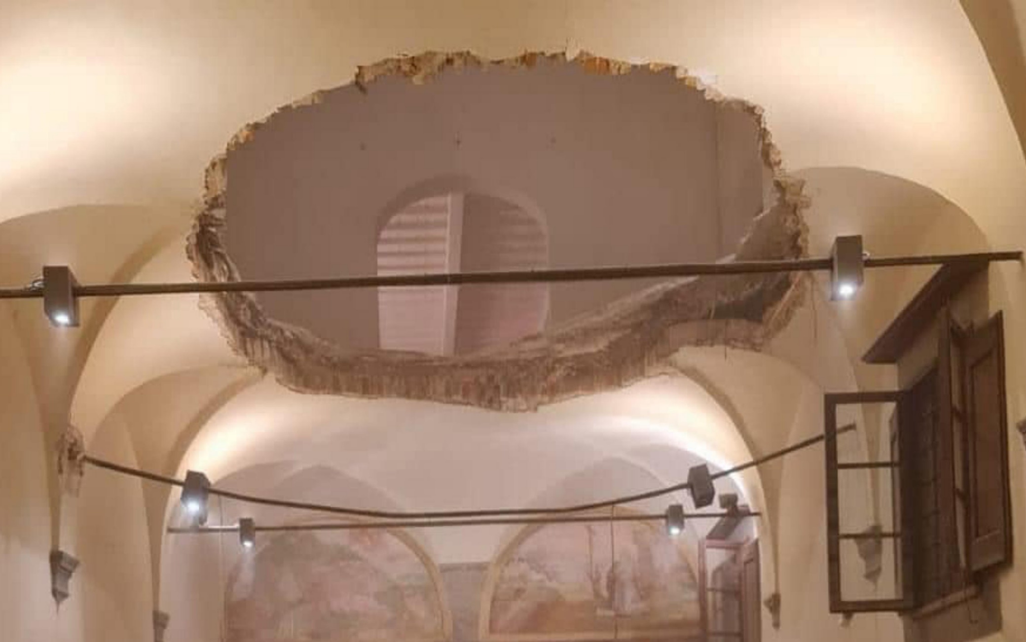 Corte di Appello di Roma evacuata per il crollo di un controsoffitto